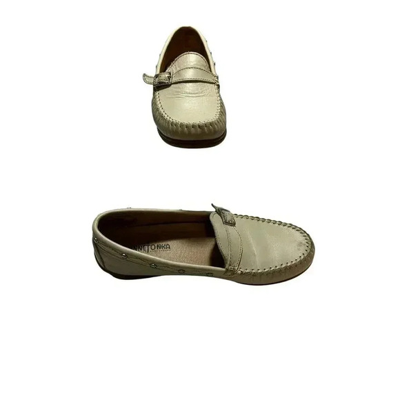 Minnetonka Shoes - Minnetonka Moccasins Women's Size 6 1/2 Beige Leather Hard Sole Studs Buckle Up